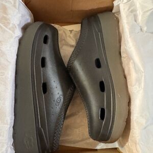 Ugg’s K Tasman Sport Black US W6/Big Kid Size 4)